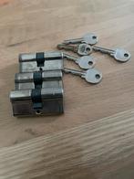 3 stuks gelijksluitend. Met 5 sleutels (NINO cilinderslot), Ophalen, Gebruikt, Chroom, Slot