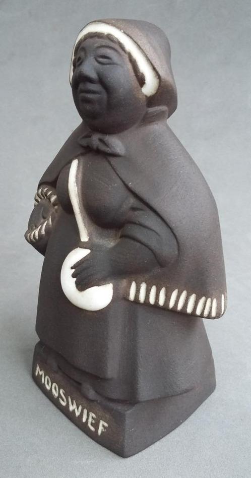 Om1955-1960 Beeld "Mooswief" Ravelli in opdracht Charles Vos, Antiek en Kunst, Antiek | Keramiek en Aardewerk, Ophalen of Verzenden