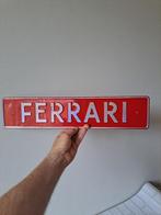 Naam Ferrari op een geëmailleerde wandplaat, Ophalen of Verzenden, Gebruikt, Auto's