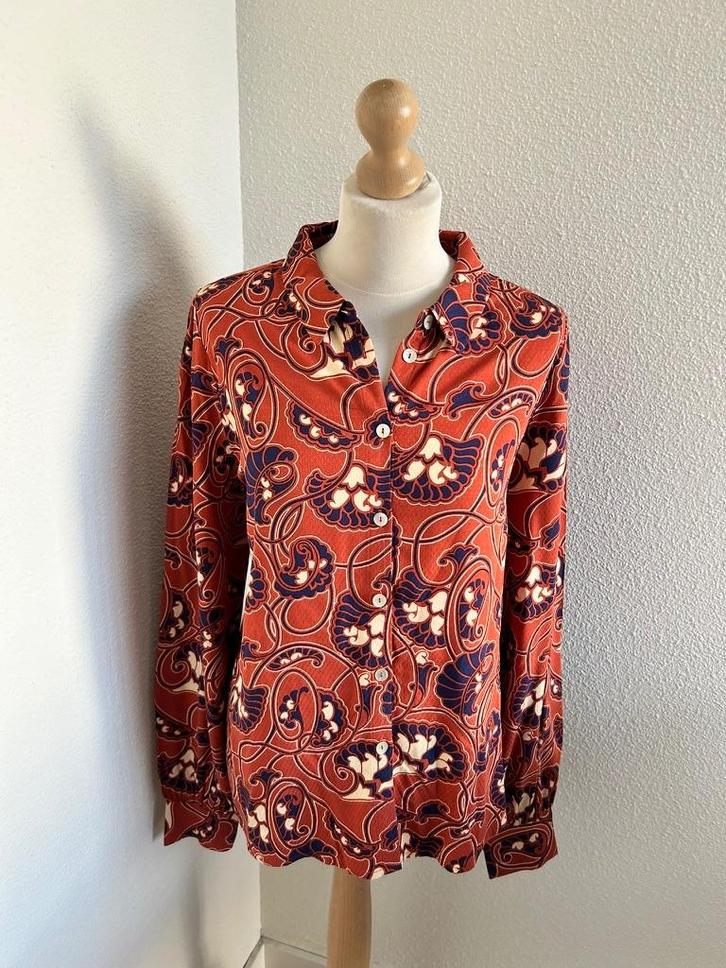 King Louie maat 42 grafische blouse karamel 2693, Kleding | Dames, Blouses en Tunieken, Zo goed als nieuw, Maat 42/44 (L), Bruin