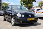 Volkswagen Polo 1.4-16V COMFORTLINE | APK (bj 2002), Voorwielaandrijving, Stof, Gebruikt, Zwart