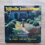 ALS NIEUW! mooi tuinboek: Stijlvolle Snoeivormen - Bert Huls, Bert Huls, Ophalen of Verzenden, Zo goed als nieuw, Tuinieren en Tuinplanten