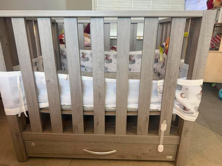 Mooi houten babybedje met lade 100x80cm, Kinderen en Baby's, Babywiegjes en Ledikanten, Gebruikt, Ledikant, Ophalen of Verzenden