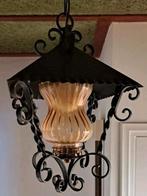 Hanglamp lamp lantaarn smeedijzer antiek zwart geel glas, Antiek en Kunst, Ophalen
