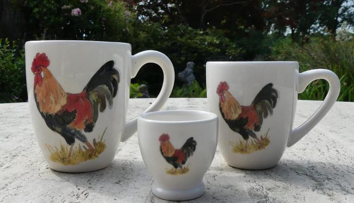 Aly Kruse Kolk :  2 Mokken + Kaasplank + 2 K+S + Eierdop, Huis en Inrichting, Keuken | Servies, Nieuw, Bord(en), Wedgwood, Aardewerk