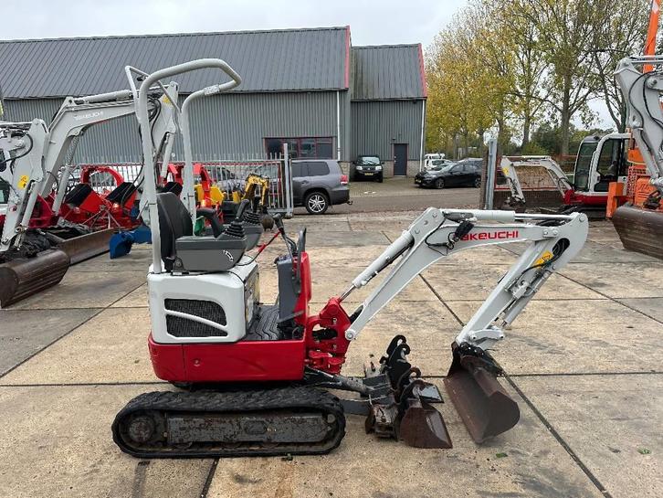 Takeuchi TB 210 R (bj 2018), Zakelijke goederen, Machines en Bouw | Kranen en Graafmachines, Graafmachine