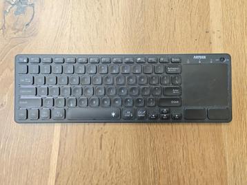 Arteck HB305-4B - Een beter toetsenbord dan de Logitech K830 beschikbaar voor biedingen