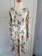 Roomwitte jurk met groene bloemen - H&M - mt M - lange mouw, Kleding | Dames, Jurken, Knielengte, Maat 38/40 (M), H&M, Ophalen of Verzenden