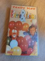 Feest met Bassie en Adriaan VHS videoband, Cd's en Dvd's, VHS | Kinderen en Jeugd, Alle leeftijden, Ophalen of Verzenden, Kinderprogramma's en -films