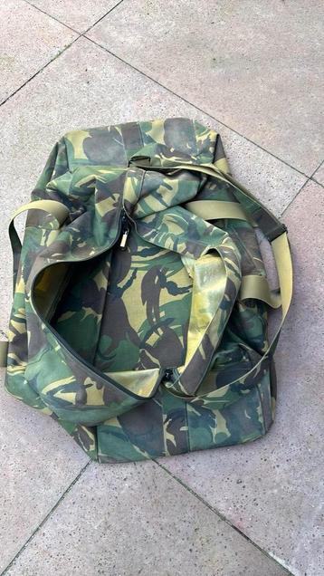 Woodland militaire tas beschikbaar voor biedingen