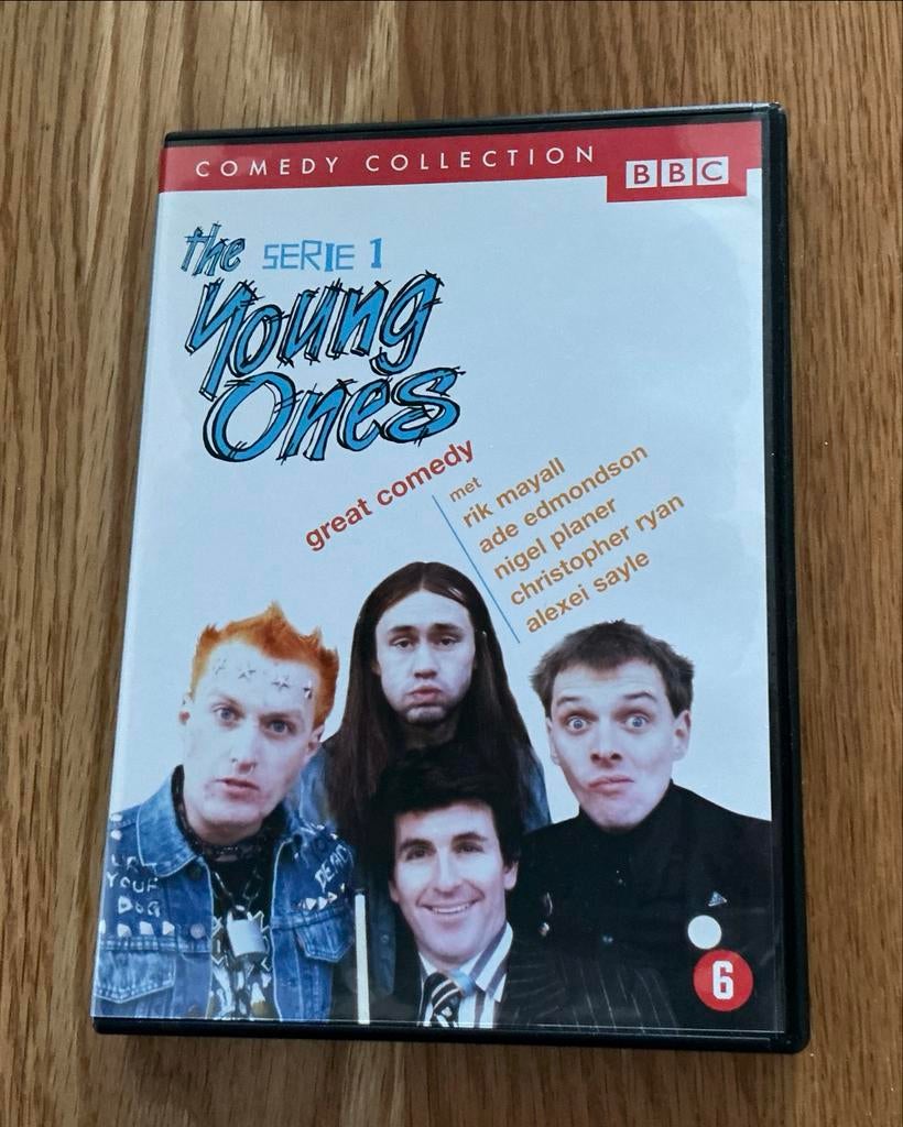 The Young Ones - tv serie 6 afleveringen, Vanaf 12 jaar, Ophalen of Verzenden, Zo goed als nieuw, Komedie