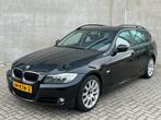 Zwarte BMW 3-Serie 318i E90 2.0 143PK FaceLift Touring/AC!, Auto's, BMW, Zwart, Handgeschakeld, Grijs, 1405 kg