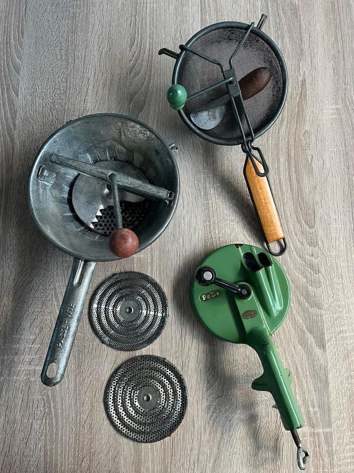 Vintage Keukengerei Set: Snijbonenmolen, Zeef, Huis en Inrichting, Keuken | Keukenbenodigdheden, Gebruikt, Ophalen of Verzenden
