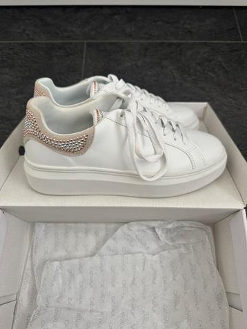 Sneakers beschikbaar voor biedingen