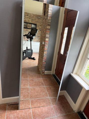 Badkamerspiegel (verlicht/verwarmd) kleine beschadigingen beschikbaar voor biedingen