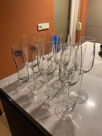 Verzameling van 12 alcoholglazen o.a. Champagne en Grolsch beschikbaar voor biedingen