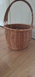Grote rieten mand 50 cm hoog 30 diameter, Huis en Inrichting, Woonaccessoires | Schalen en Manden, Ophalen of Verzenden, Zo goed als nieuw