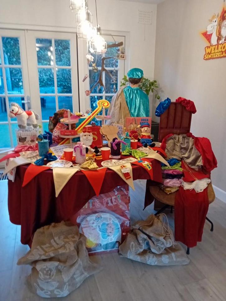 Sinterklaas themakist TE HUUR €75, Diversen, Sinterklaas, Nieuw, Ophalen