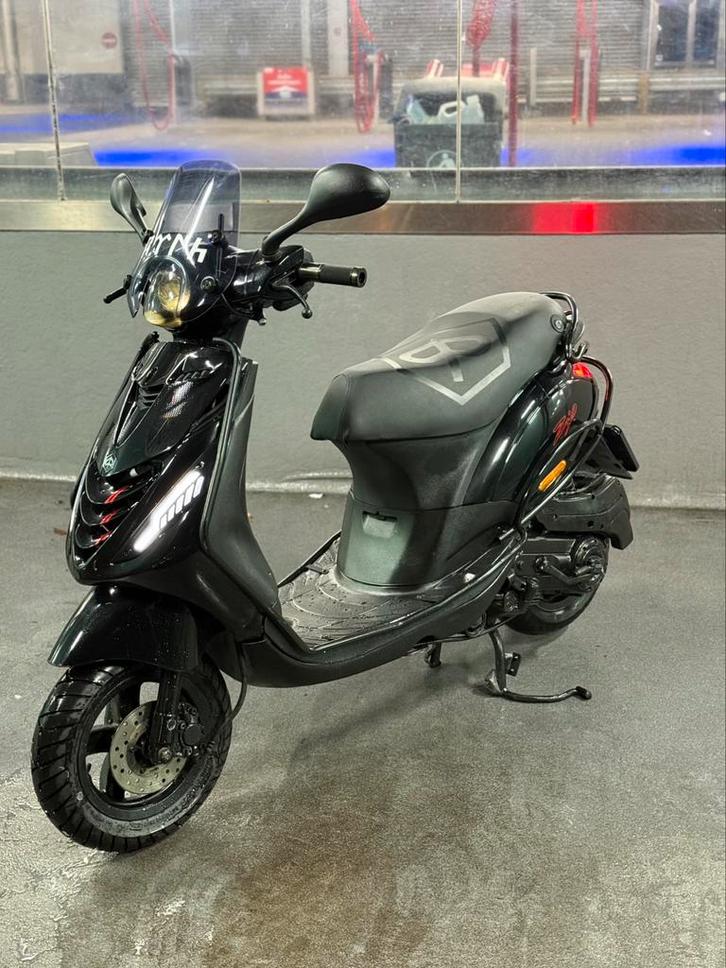 Piaggio Zip 80cc Full Malossi, Fietsen en Brommers, Scooters | Piaggio, Zo goed als nieuw, Zip, Maximaal 45 km/u, Benzine, Ophalen