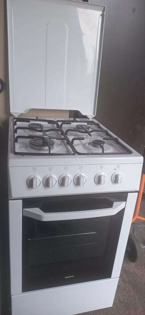 Beko gasfornuis met oven elec ontsteking zeer netjes werkend, Witgoed en Apparatuur, Fornuizen, Zo goed als nieuw, Vrijstaand