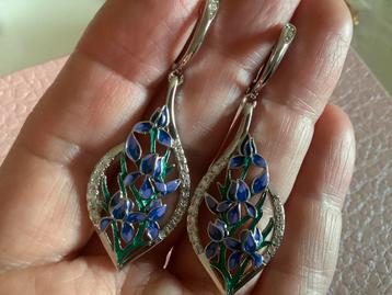 Prachtige nieuw oorbellen Emaille zirkoon beschikbaar voor biedingen