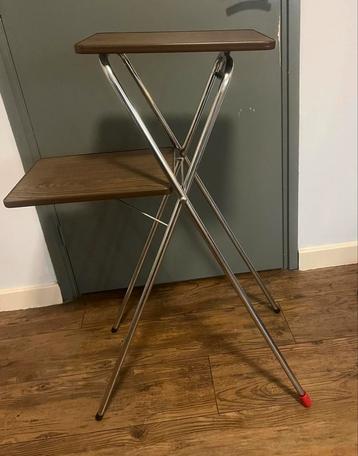 Vintage diaprojector tafel met twee houten bladen beschikbaar voor biedingen