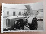 Kleine jongen op een tractor traktor trekker, Verzenden, 1960 tot 1980
