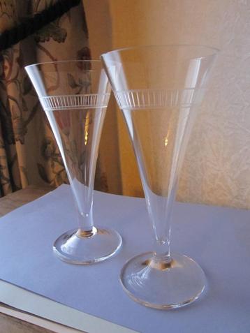 Drie mooie antieke kristal trumpet champagne flutes beschikbaar voor biedingen