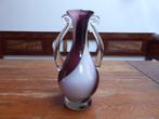 Mooie opaline vaas, bordeaux en wit, 24 cm.