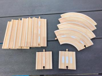 Gratis houten treinrails beschikbaar voor biedingen