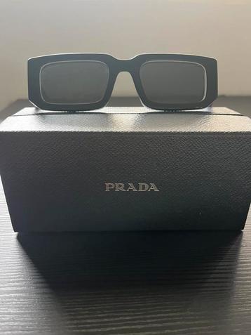 Prada beschikbaar voor biedingen