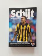 Schijt ⚽️ - over Theo Janssen / door Marcel van Rosmalen, Verzamelen, Sportartikelen en Voetbal, Ophalen of Verzenden, Gebruikt