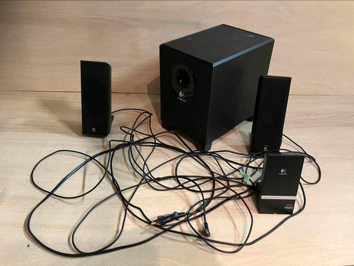 Logitech x240 2.1 speakerset, Computers en Software, Pc speakers, Zo goed als nieuw, Audiokanaal 2.1, Ophalen