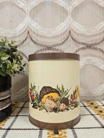 Vintage voorraadbus retro herfst blik met paddenstoelen beschikbaar voor biedingen