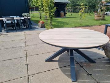 Garden impressions tuintafel 148cm rond €400 beschikbaar voor biedingen