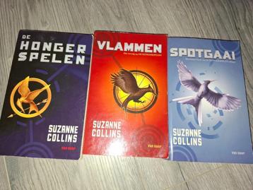 3 boeken Hungergames hongerspelen trilogie beschikbaar voor biedingen