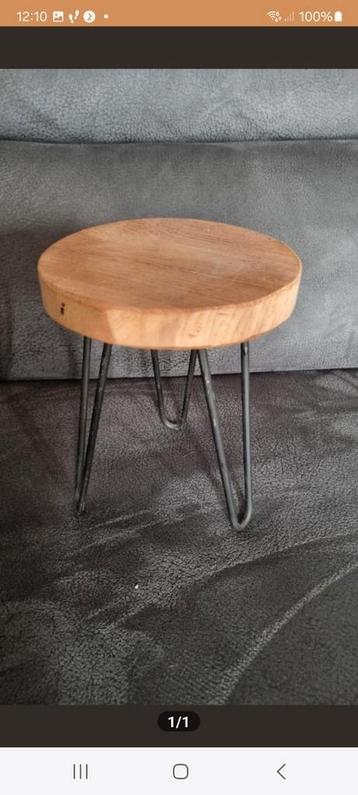 Minitafeltje om wat op te zetten 18 cm hoog beschikbaar voor biedingen