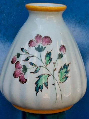 Vaas . Gouda.  Flower 3. Ca 1930.  *Zie tekst.  beschikbaar voor biedingen