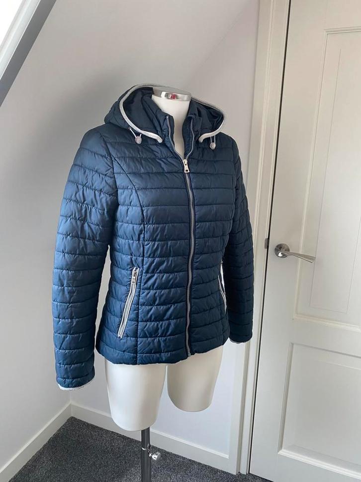 (NIEUW) mooie donkerblauwe DISTRICT tussenjas/winterjas mt S, Kleding | Dames, Jassen | Winter, Zo goed als nieuw, Maat 36 (S)