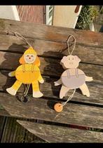 2 Kleine houten trekpoppen. Een gele clown en roze biggetje., Ophalen of Verzenden, Zo goed als nieuw, Overige typen