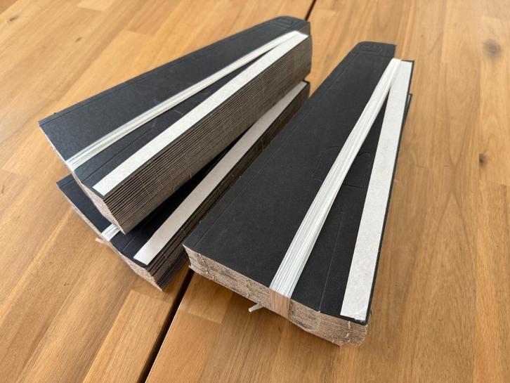 kartonnen standaard/ezeltje zwart 29 cm met plakstrip, Hobby en Vrije tijd, Knutselen, Nieuw, Materiaal, Ophalen of Verzenden