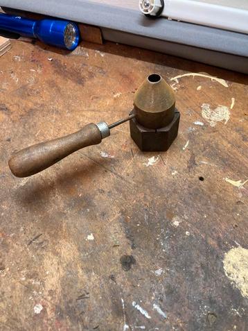 Loodgiet mal voor ankerloodjes te gieten beschikbaar voor biedingen