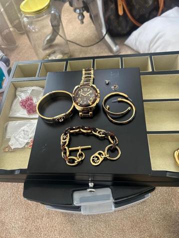 Michael Kors Set: Horloge, Ring, Oorbellen & Armbanden beschikbaar voor biedingen