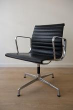 Eames EA 108 Leather, Huis en Inrichting, Stoelen, Zwart, Ophalen of Verzenden, Zo goed als nieuw, Metaal