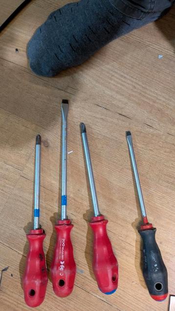 Gebruikt gereedschap in goede staat. beschikbaar voor biedingen