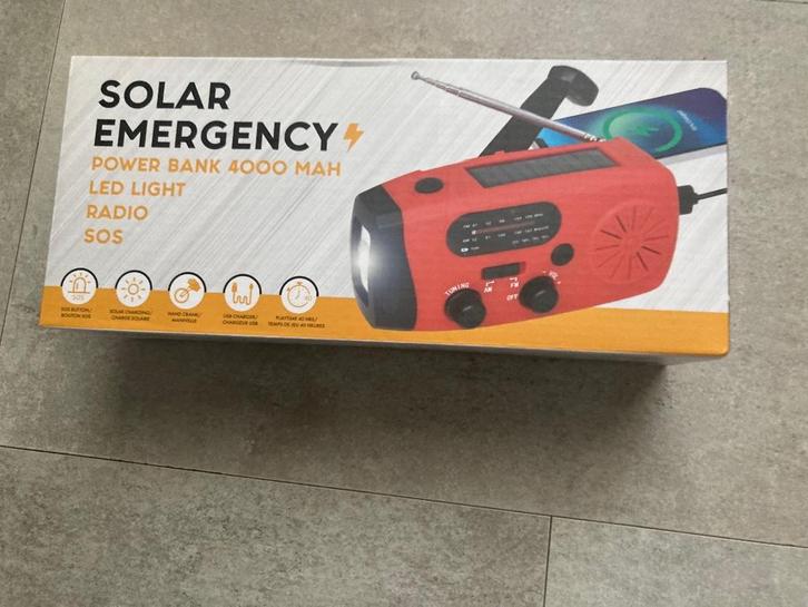 Noodradio® Solar Powerbank Opwindbaar Rood, Audio, Tv en Foto, Radio's, Nieuw, Radio, Ophalen of Verzenden