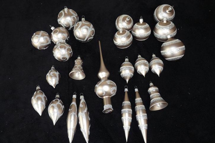 nieuw piek, ballen, pegels, bel enz (24 st.) antraciet mat m, Diversen, Kerst, Nieuw, Ophalen of Verzenden