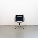 6 Vitra Eames Ea 108 stoel Blauw Leer, Huis en Inrichting, Stoelen, Zo goed als nieuw, Metaal