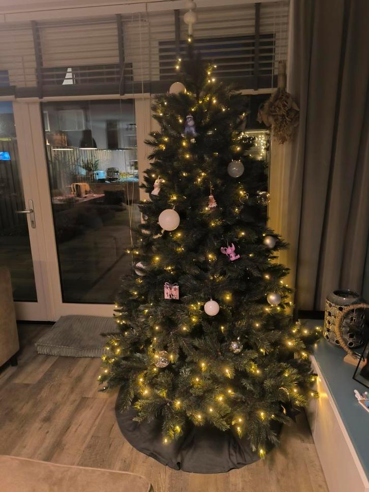 Kunstkerstboom 215cm hoog, Diversen, Kerst, Gebruikt, Ophalen