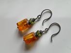 Vintage zilveren oorbellen met amber en peridot., Ophalen of Verzenden, Zo goed als nieuw, Zilver, Zilver